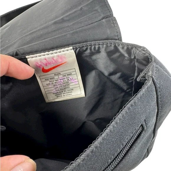 Vtg Nike Crossbody Sling Bag One Shoulder Single Strap Y2K Unisex Black Backpack - Picture 6 of 6